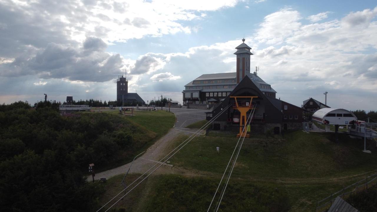 Ferienwohnungen Zauberberg, Schneehase & Glitzerhirsch Oberwiesenthal Exterior photo
